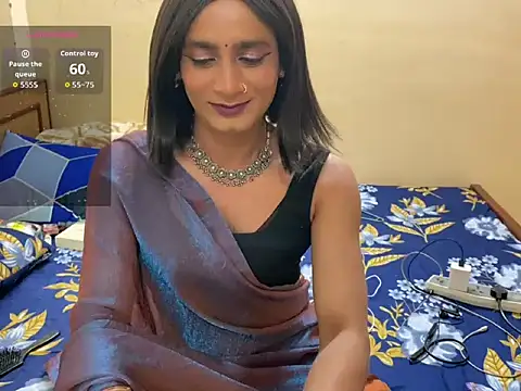 Snapshot of LuvLayla chatting on April 10, 2026, 9:19 pm LuvLayla online show from April 10, 2026, 9:19 pm