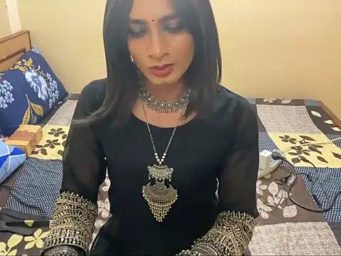 Snapshot of LuvLayla chatting on April 19, 2026, 8:44 pm LuvLayla online show from April 19, 2026, 8:44 pm