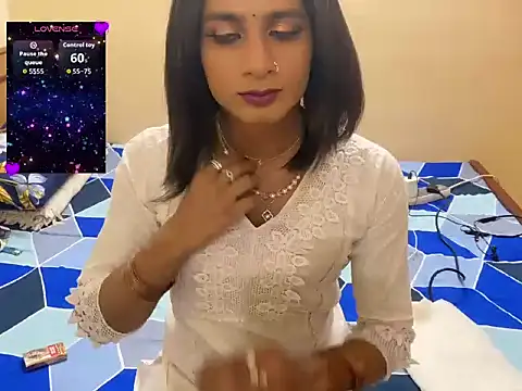 Snapshot of LuvLayla chatting on April 22, 2026, 8:10 pm LuvLayla online show from April 22, 2026, 8:10 pm