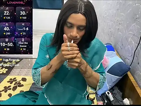 Snapshot of LuvLayla chatting on June 20, 2026, 11:40 pm LuvLayla online show from June 20, 2026, 11:40 pm
