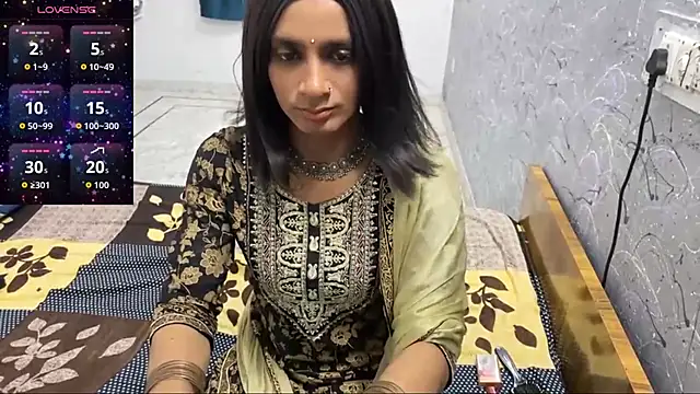 Snapshot of LuvLayla chatting on June 22, 2026, 11:02 pm LuvLayla online show from June 22, 2026, 11:02 pm