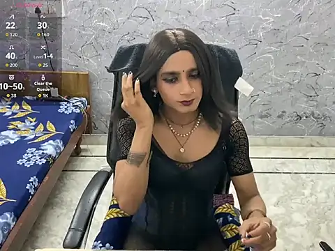 Snapshot of LuvLayla chatting on July 8, 2026, 2:05 am LuvLayla online show from July 8, 2026, 2:05 am