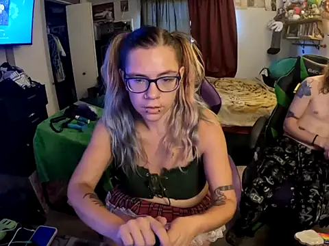 Snapshot of R4inbowK1tty chatting on October 13, 2025, 4:07 pm R4inbowK1tty online show from October 13, 2025, 4:07 pm