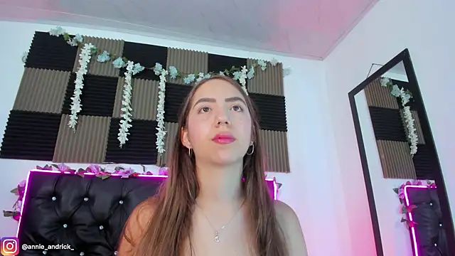 Snapshot of _leda_swan_ chatting on May 18, 2026, 10:10 am leda swan online show from May 18, 2026, 10:10 am