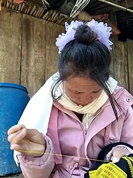 liu-liusexy online show from December 2, 2025, 3:34 am