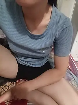 Snapshot of Phinminlisa chatting on June 13, 2026, 2:59 pm Phinminlisa online show from June 13, 2026, 2:59 pm