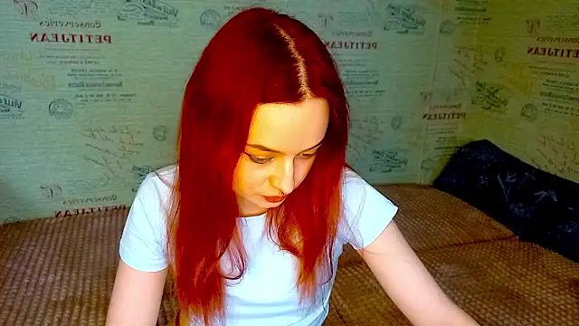 Snapshot of emi_less chatting on September 25, 2025, 1:37 pm emi less online show from September 25, 2025, 1:37 pm