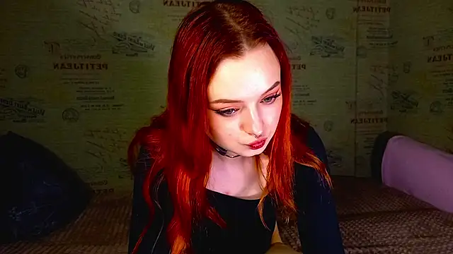 Snapshot of emi_less chatting on October 14, 2025, 4:08 pm emi less online show from October 14, 2025, 4:08 pm