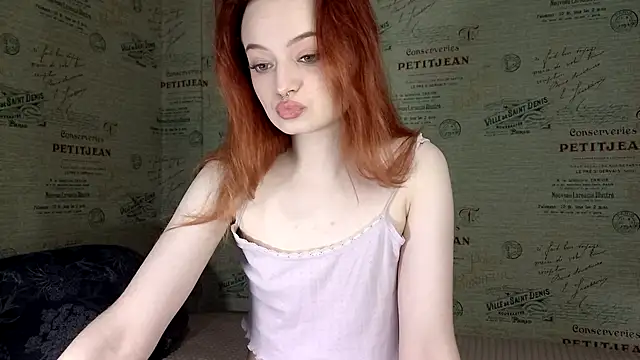 Snapshot of emi_less chatting on October 19, 2025, 4:40 pm emi less online show from October 19, 2025, 4:40 pm