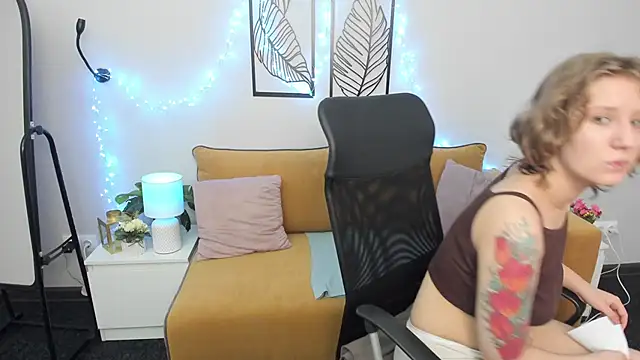 Hailey Foxy online show from September 12, 2025, 8:58 am