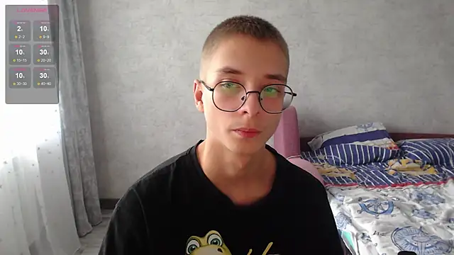 Snapshot of glasses_cat chatting on November 16, 2025, 12:00 pm glasses cat online show from November 16, 2025, 12:00 pm