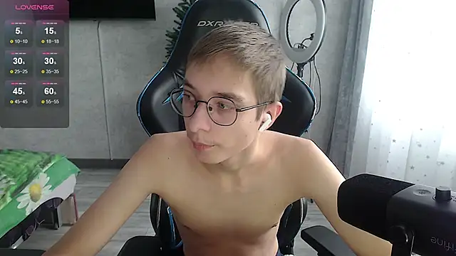 glasses cat online show from January 14, 2026, 9:26 am