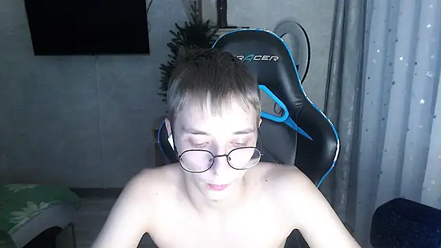 glasses cat online show from January 16, 2026, 5:44 am