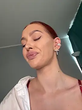 Snapshot of LittleFox___ chatting on September 15, 2025, 6:24 am LittleFox online show from September 15, 2025, 6:24 am