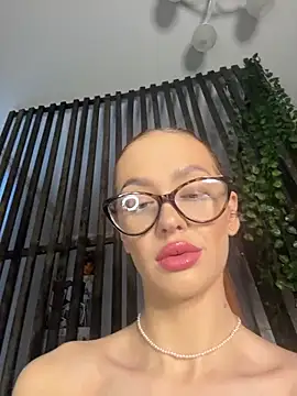 LittleFox    online show from February 9, 2026, 7:23 am