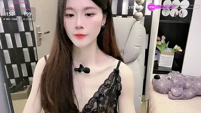 Yueyue-MM online show from April 12, 2026, 12:32 pm