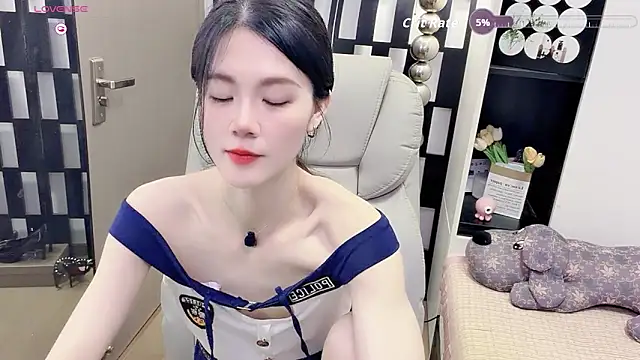 Yueyue-MM online show from June 4, 2026, 2:45 pm
