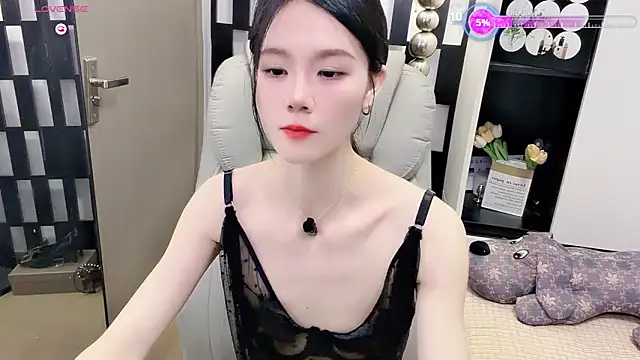 Yueyue-MM online show from June 15, 2026, 3:03 pm