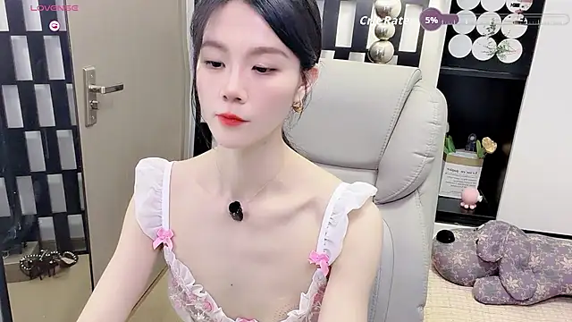 Yueyue-MM online show from June 24, 2026, 2:27 pm