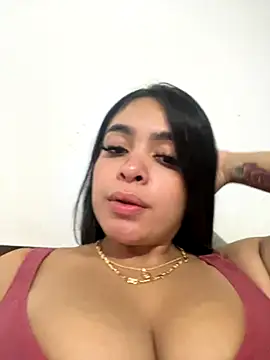 Snapshot of Danna_222 chatting on October 9, 2025, 5:27 am Danna 222 online show from October 9, 2025, 5:27 am