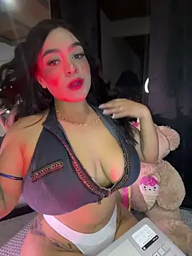 Snapshot of Danna_222 chatting on January 19, 2026, 5:22 am Danna 222 online show from January 19, 2026, 5:22 am