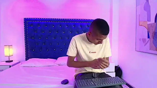 Damian and roxanne online show from December 3, 2025, 12:36 pm