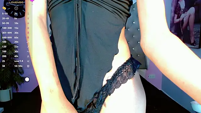 Honey Moontsts online show from February 27, 2026, 12:38 pm