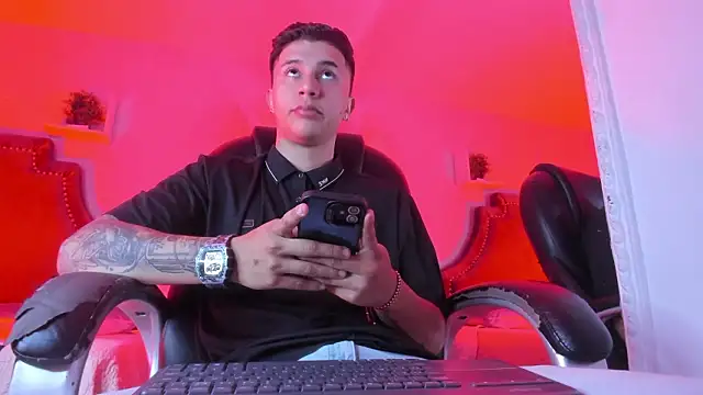 liaamsmiith  online show from March 14, 2026, 1:05 pm