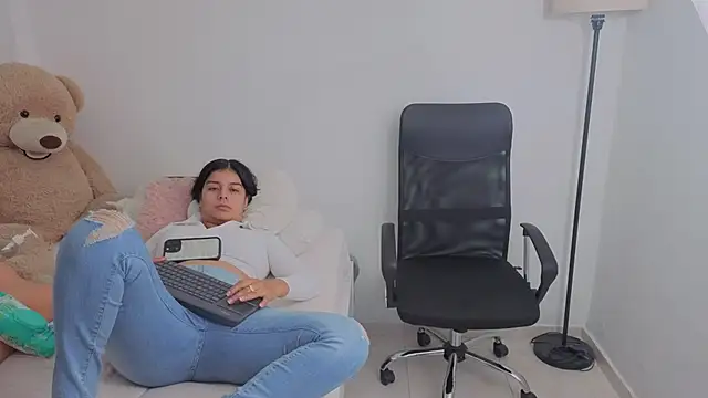 valerihouse online show from October 16, 2025, 12:44 am