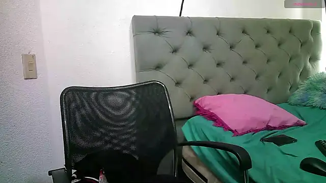 Snapshot of g0lden_boss chatting on October 30, 2025, 5:02 pm g0lden boss online show from October 30, 2025, 5:02 pm