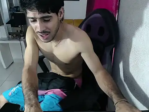 Snapshot of g0lden_boss chatting on November 6, 2025, 1:34 pm g0lden boss online show from November 6, 2025, 1:34 pm