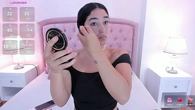 Scarlett 12 online show from September 22, 2025, 3:25 pm