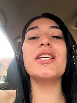 Scarlett 12 online show from October 17, 2025, 12:52 pm