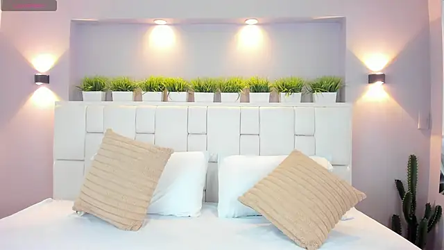 LunnaBlake online show from December 18, 2025, 4:18 am