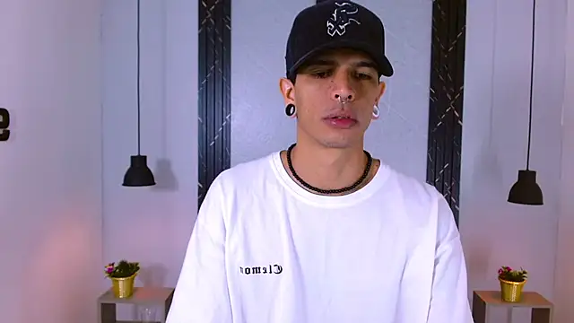 Snapshot of Franvill_Trato chatting on September 20, 2025, 7:26 pm Franvill Trato online show from September 20, 2025, 7:26 pm