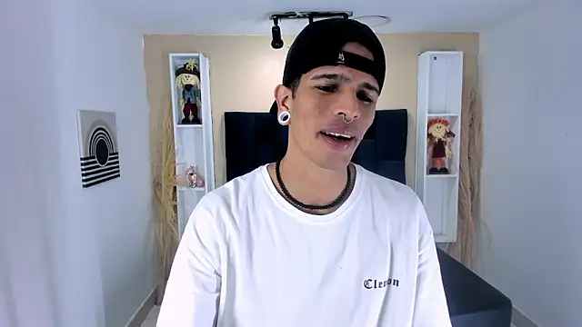 Snapshot of Franvill_Trato chatting on October 10, 2025, 7:35 pm Franvill Trato online show from October 10, 2025, 7:35 pm