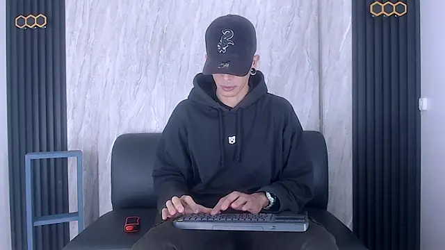 Snapshot of Franvill_Trato chatting on October 12, 2025, 12:04 pm Franvill Trato online show from October 12, 2025, 12:04 pm