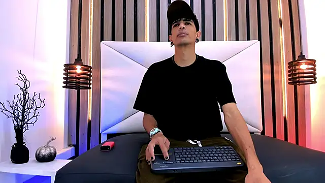 Snapshot of Franvill_Trato chatting on October 22, 2025, 6:40 pm Franvill Trato online show from October 22, 2025, 6:40 pm