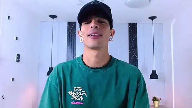 Snapshot of Franvill_Trato chatting on November 1, 2025, 6:43 pm Franvill Trato online show from November 1, 2025, 6:43 pm