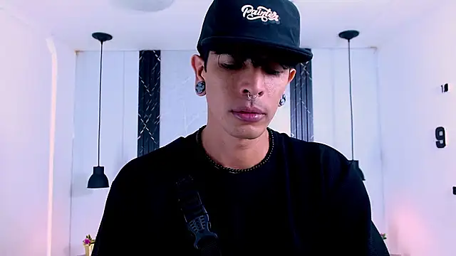 Snapshot of Franvill_Trato chatting on November 10, 2025, 7:13 pm Franvill Trato online show from November 10, 2025, 7:13 pm