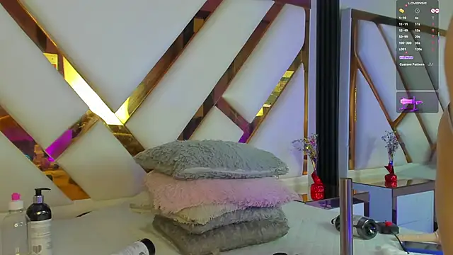 Niicolle Evanss online show from February 23, 2026, 7:55 pm