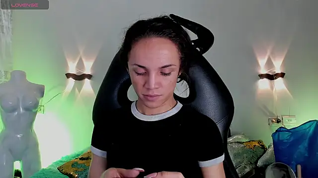 Cristal Gem1 online show from March 8, 2026, 6:01 pm