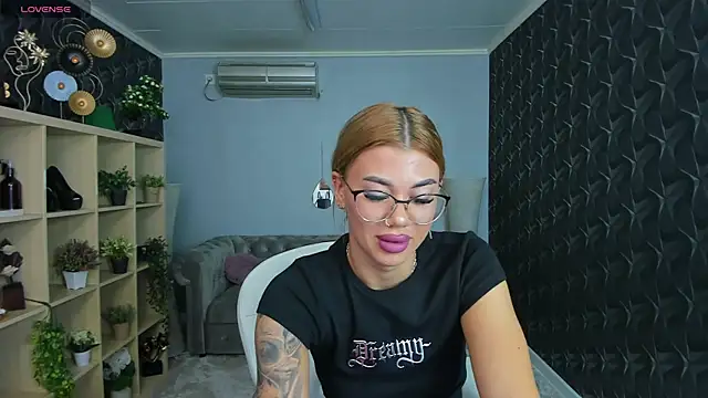 Snapshot of xPuka chatting on September 21, 2025, 4:52 pm xPuka online show from September 21, 2025, 4:52 pm