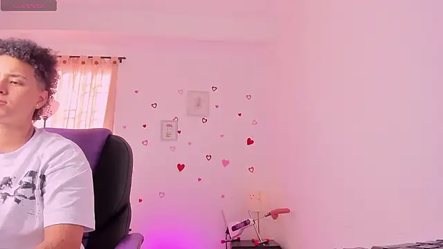 LiaaMoretzz online show from February 17, 2026, 7:42 pm