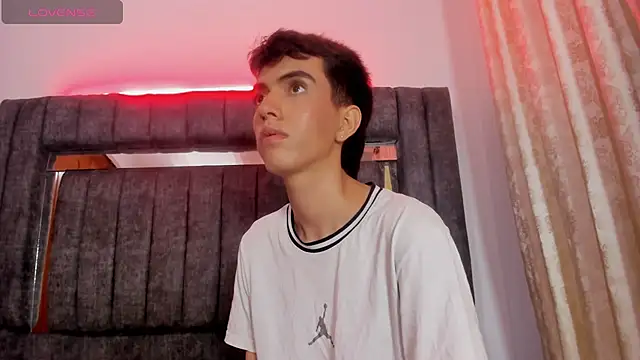 Snapshot of dylan_202520_ chatting on November 28, 2025, 3:42 am dylan 202520 online show from November 28, 2025, 3:42 am