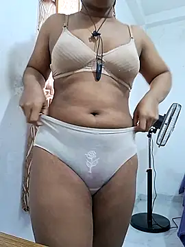 BeautyGirl sara online show from June 18, 2026, 4:35 am