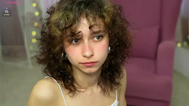 Snapshot of MimiLicks chatting on October 2, 2025, 7:59 am MimiLicks online show from October 2, 2025, 7:59 am