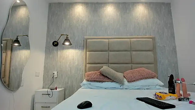 MiaaCollinss  online show from September 28, 2025, 1:44 am