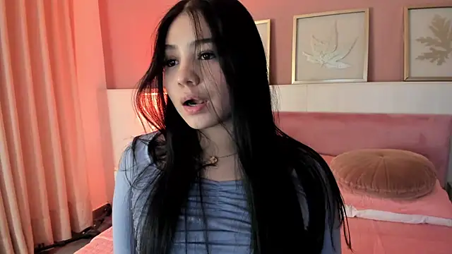 Sara Hills  online show from September 18, 2025, 1:13 pm