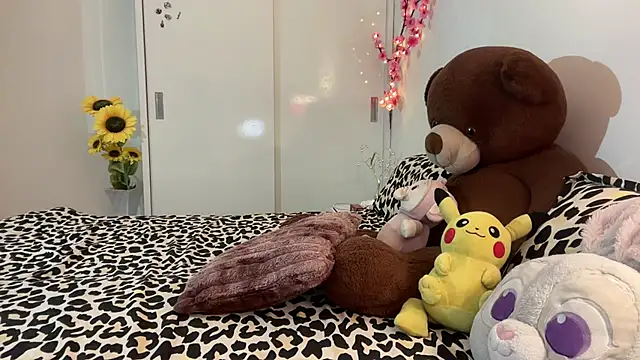 fairy hot  online show from May 19, 2026, 7:42 pm